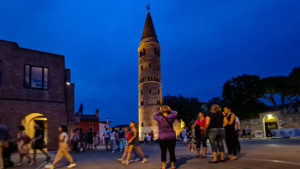 Caorle Sehenswürdigkeiten Glockenturm bei Nacht